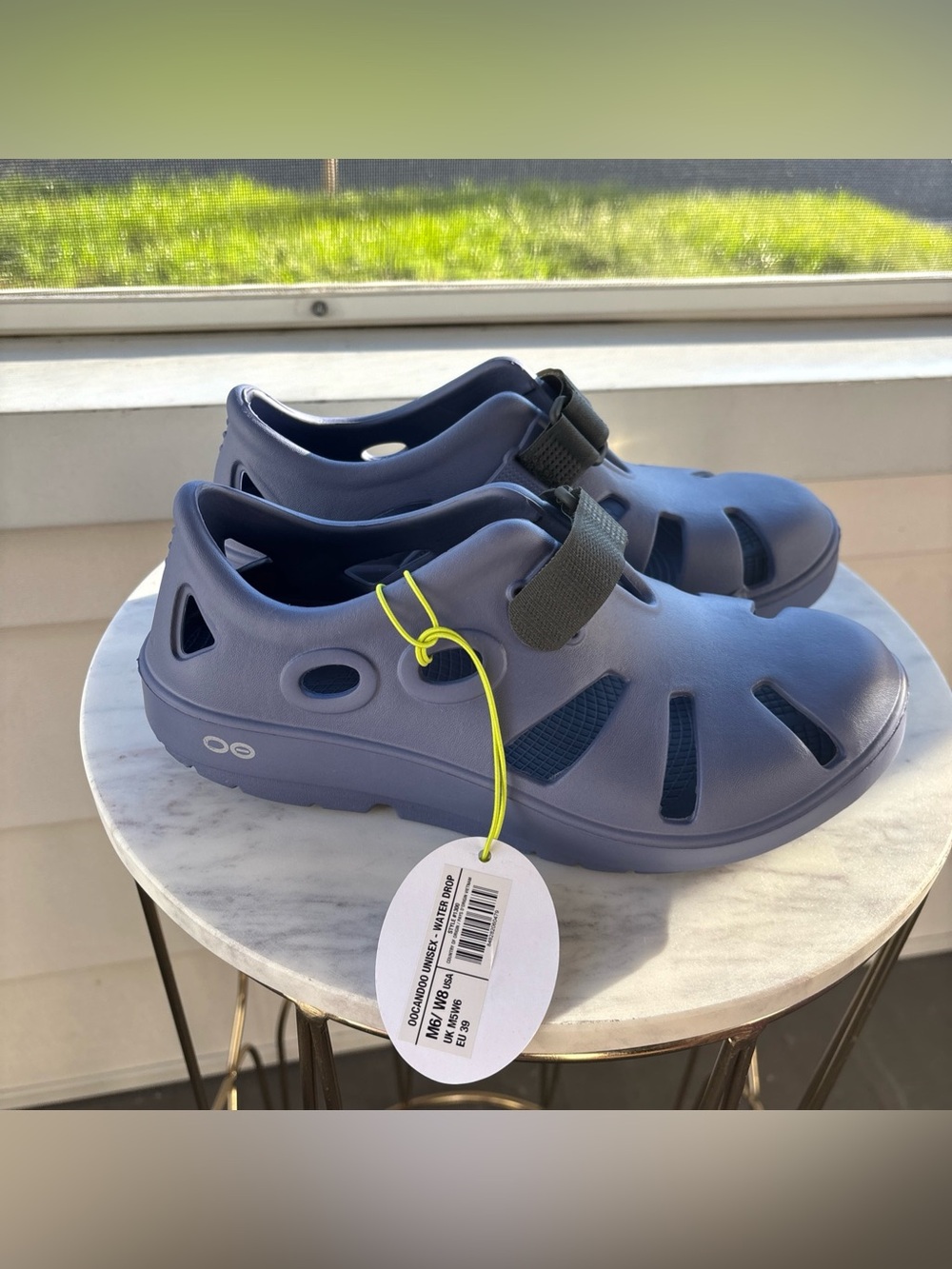OOFOS OOcandoo recovery sandals Women’s 8 or Men’s 6 NWT In Water Drop
